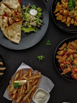 Heerlijk Avondmaal: Kippenslavinken met Schelperwtjes en Aardappelen 🍽️
