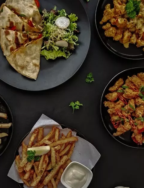 Heerlijk Avondmaal: Kippenslavinken met Schelperwtjes en Aardappelen 🍽️ Heerlijk Avondmaal: Kippenslavinken met Schelperwtjes en Aardappelen 🍽️