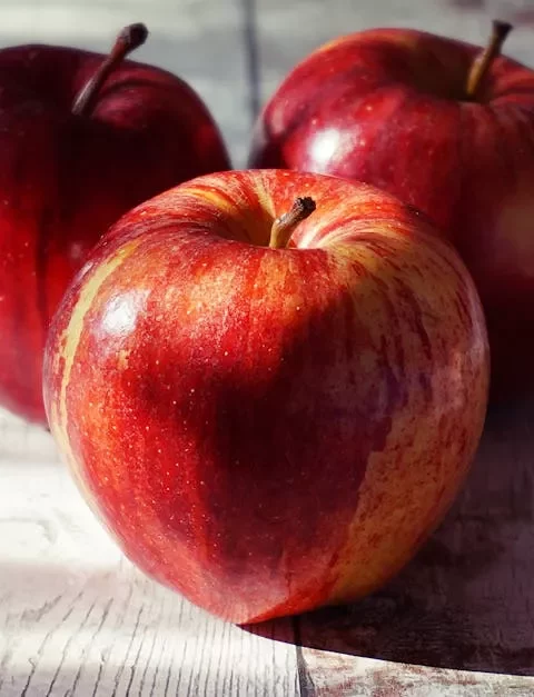 Heerlijke Appeltaart met een Rode Bessen Twist 🍏🫐