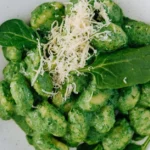 Griezelig Lekkere Veenbessentaartjes met Schuimspookjes 🕸️