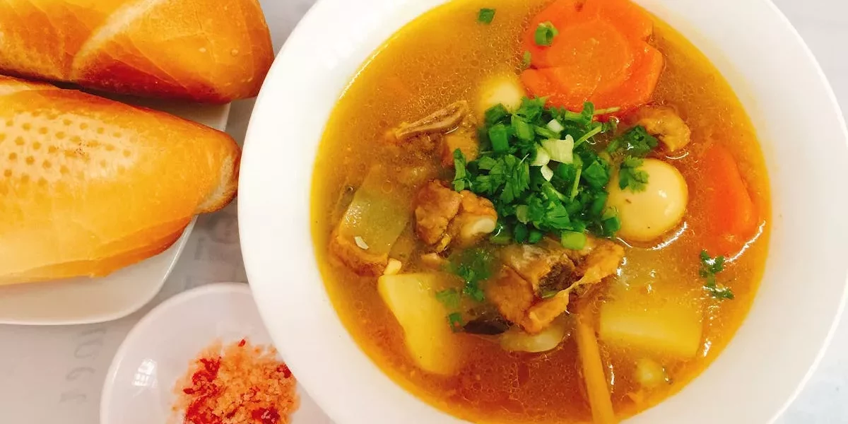 Heerlijke Wortel-Pastinaak Soep met Verrassende Crunch 🥕 Heerlijke Wortel-Pastinaak Soep met Verrassende Crunch 🥕