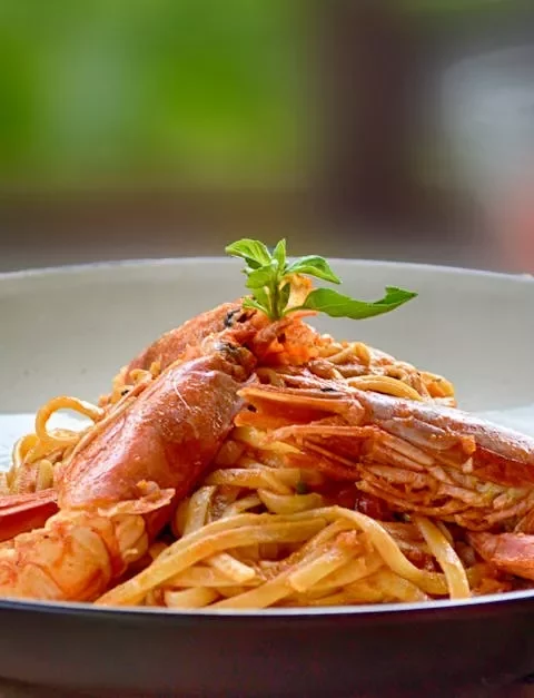 Proef Frankrijk: Heerlijke Linguine met Zeeuwse Kokkels en Scampi’s 🍝