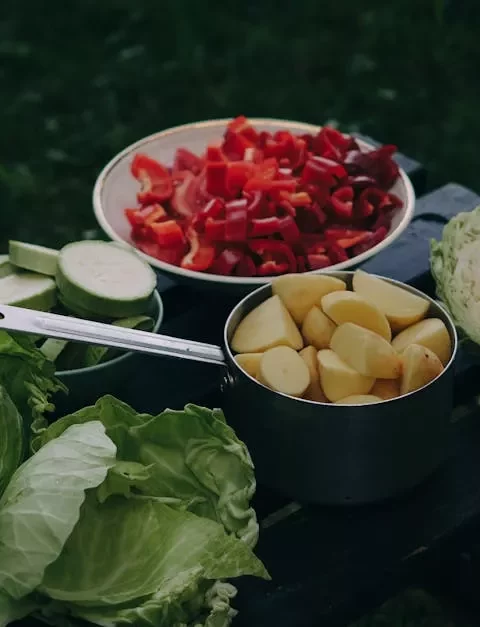 Smaakvolle Paprikasoep met Kruidenkaas Verrassing 🌶️ Smaakvolle Paprikasoep met Kruidenkaas Verrassing 🌶️