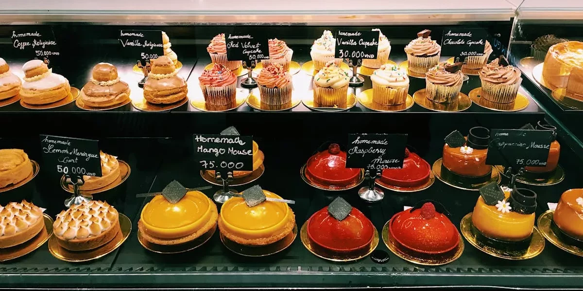 Speels en Zoet: Lavacrème Dessert met Rode Vruchten 🍮 Speels en Zoet: Lavacrème Dessert met Rode Vruchten 🍮